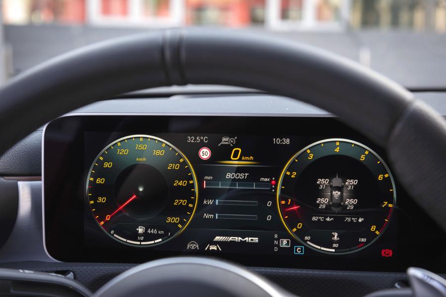Панель приборов Mercedes-AMG CLA45 S 4Matic+ (C118) 2019 года  (WW) (фото 2 из 22)